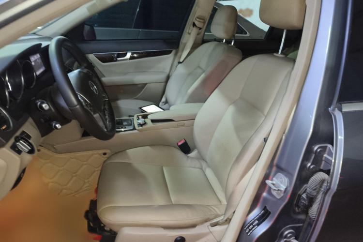 奔驰C级 2013款 C 260 CGI 优雅型中控内饰19