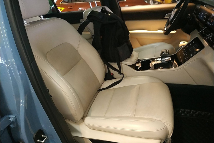 理想汽车 理想ONE 2021款 增程6座版局部细节41