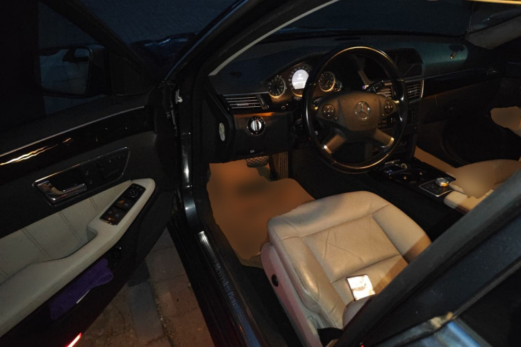 奔驰E级(进口) 2009款 E 300 时尚型中控内饰20