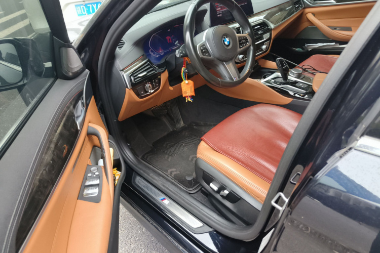 宝马5系 2020款 530Li 领先型 M运动套装中控内饰20