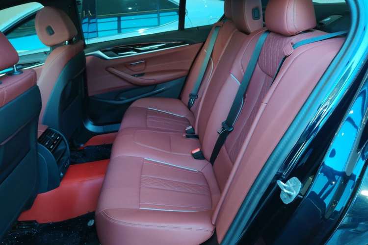 宝马5系 2022款 改款二 525Li M运动套装中控内饰7004