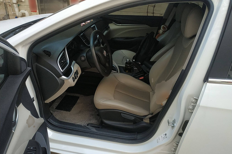 别克 英朗 2017款 15N 自动精英型中控内饰19