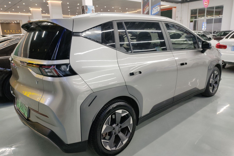 埃安 AION Y 2022款 70 智领版 磷酸铁锂车身外观7