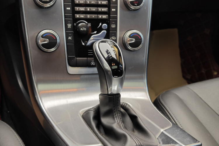 沃尔沃S60 2017款 S60L T3 智进版中控内饰7001