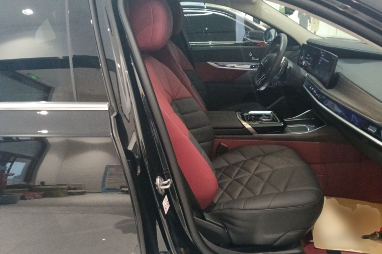 宝马7系 2023款 735Li M运动套装局部细节41