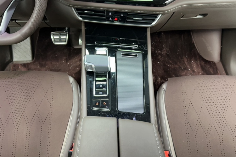 大众 威然 2024款 380TSI 尊驰版局部细节18