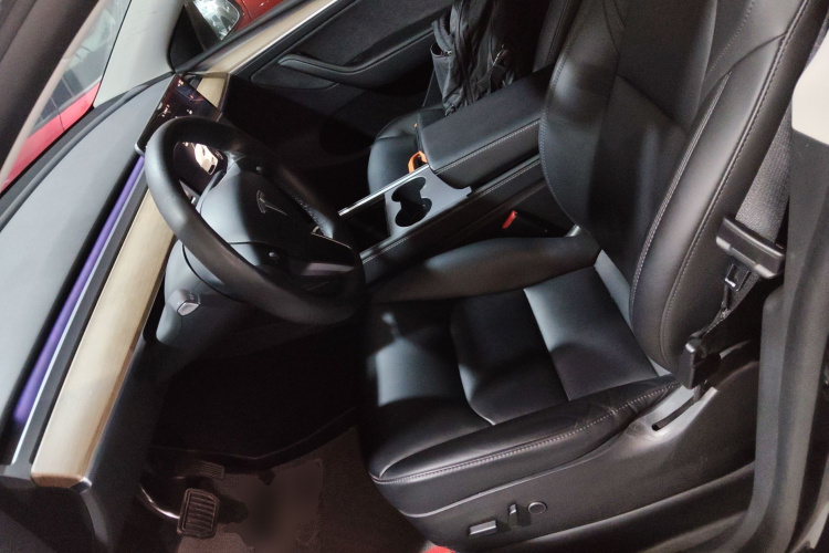 特斯拉 Model Y 2022款 后轮驱动版中控内饰19