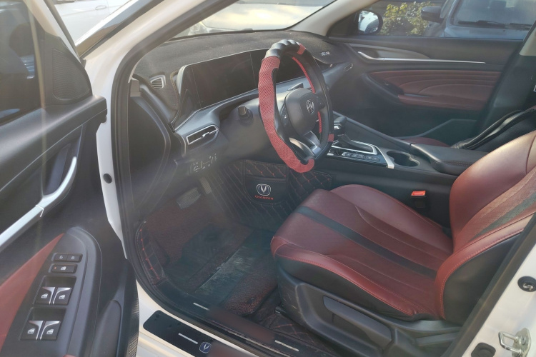 长安 逸动 2021款 PLUS 蓝鲸NE 1.4T GDI DCT尊贵型中控内饰7003