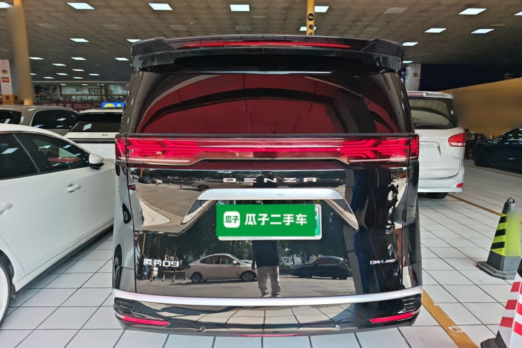 腾势D9 2024款 DM-i 980 四驱尊荣型车身外观6