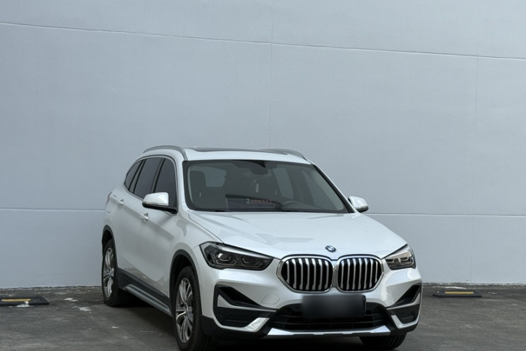 宝马X1新能源 2020款 xDrive30Le 尊享型车身外观6006