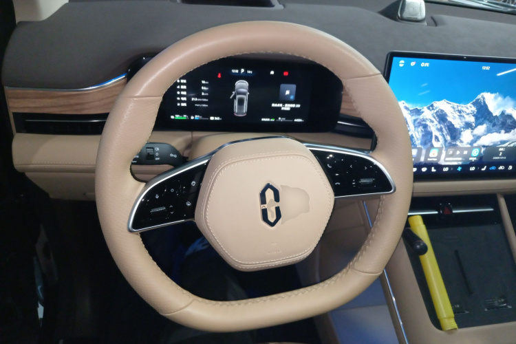 鸿蒙智行 问界M7 2024款 1.5T 后驱Plus版 5座中控内饰13