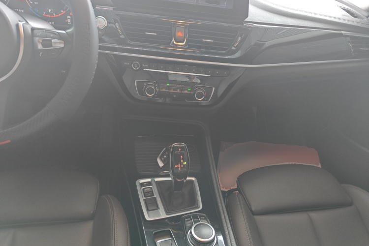 宝马1系 2021款 改款 120i M运动曜夜版中控内饰12