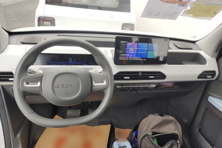 吉利银河 2024款 熊猫mini 200km 耐力熊中控内饰7002