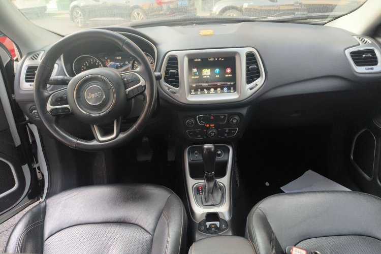 Jeep 指南者 2017款 200T 自动家享版中控内饰12