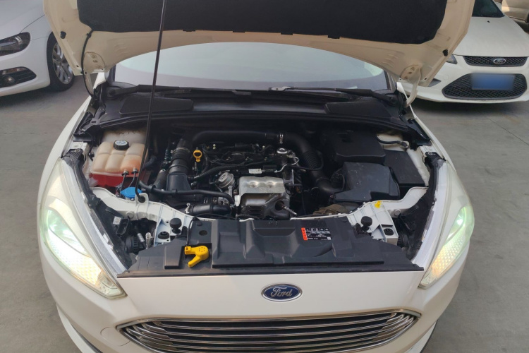 福特 福克斯 2015款 三厢 EcoBoost 125 自动超能风尚型机舱底盘24