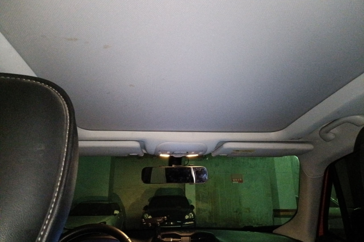 Jeep 自由侠 2018款 互联大屏版 180T 自动高能版局部细节22