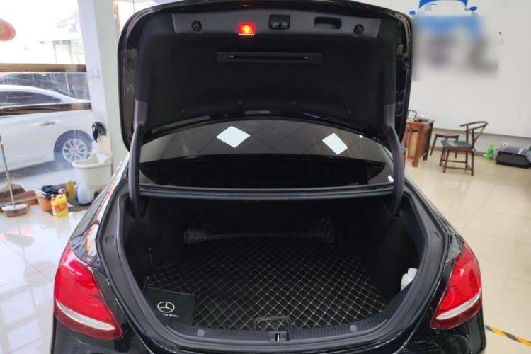 奔驰E级 2018款 E 200 L 运动型 4MATIC机舱底盘23