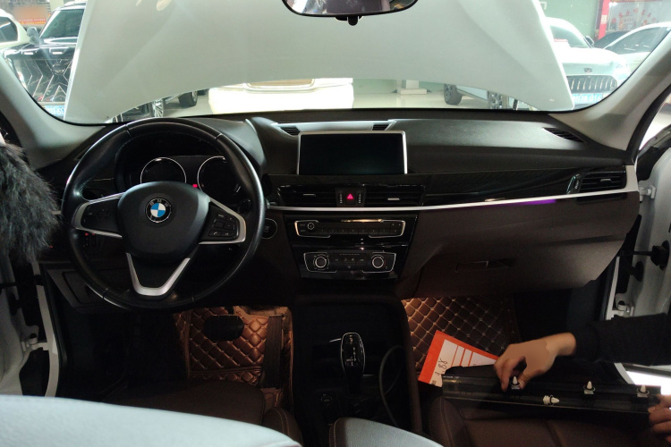 宝马X1 2020款 sDrive20Li 时尚型中控内饰12