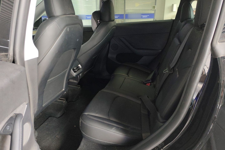 特斯拉 Model Y 2023款 长续航全轮驱动版中控内饰7004