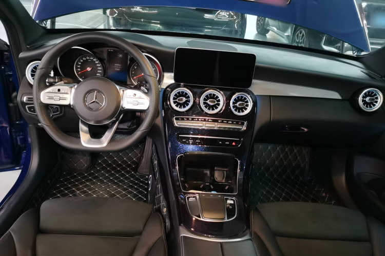 奔驰C级 2019款 C 260 运动版中控内饰7002