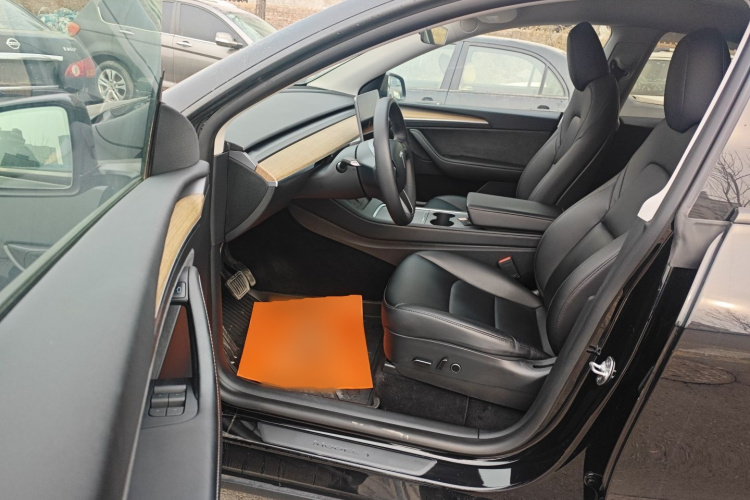 特斯拉 Model Y 2022款 长续航全轮驱动版中控内饰20