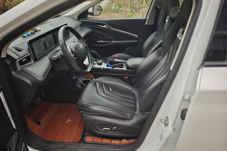 哪吒汽车 哪吒U 2022款 智610 三元锂中控内饰19