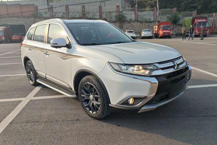 三菱 欧蓝德 2018款 2.4L 四驱豪华版 7座车身外观3