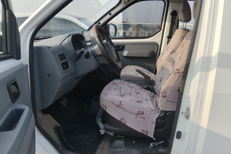 五菱汽车 五菱扬光 2025款 400km 客车版舒适型中控内饰19