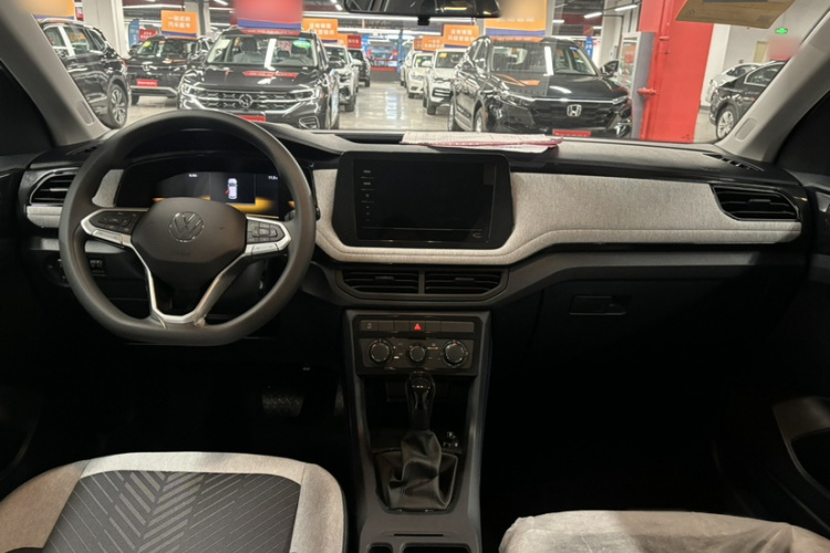 大众 途岳 2026款 新锐 1.5L 锐进版中控内饰7002