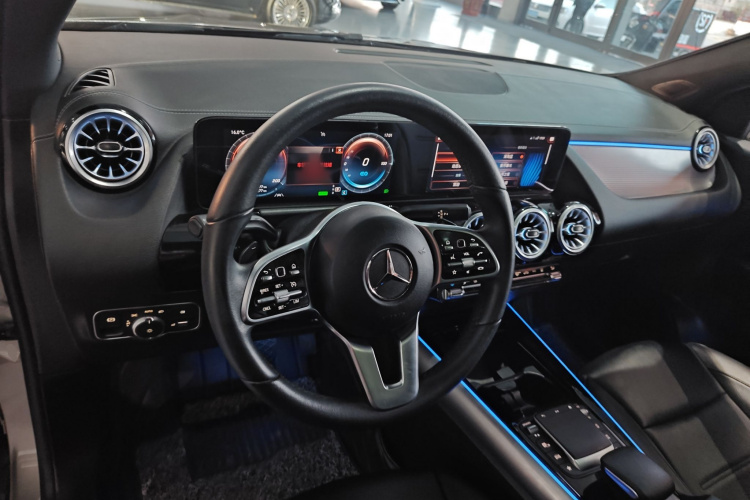 奔驰EQA 2023款 EQA 260中控内饰13