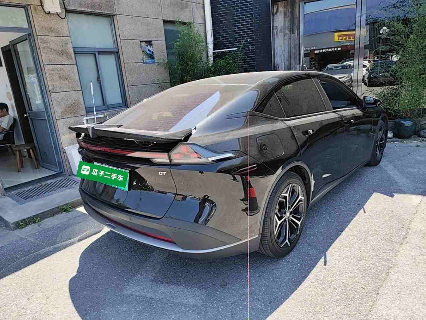 车辆右后45度外观展示