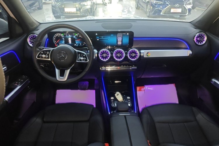 奔驰GLB 2023款 GLB 220 动感型中控内饰7002