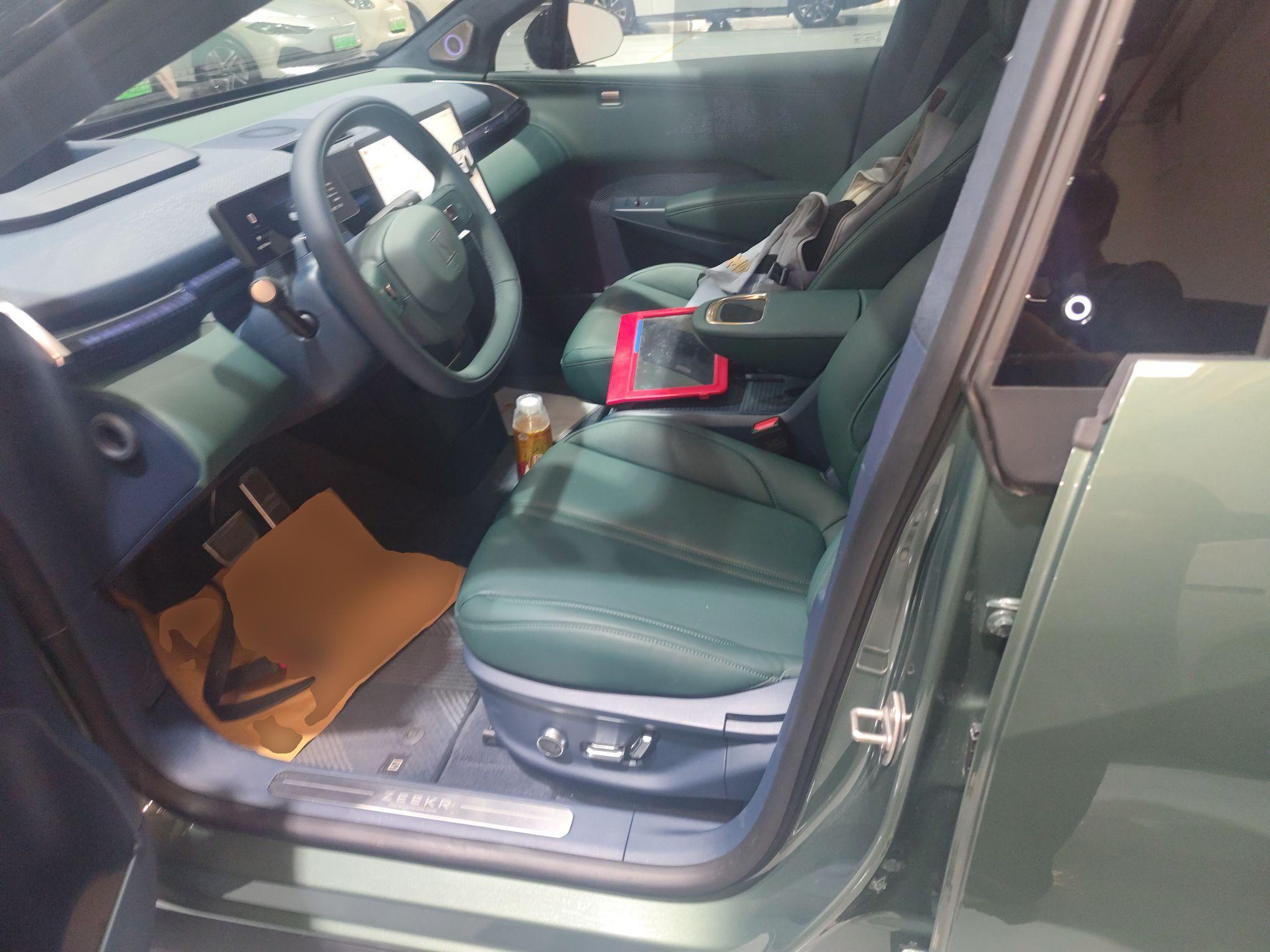 极氪X 2023款 后驱ME版 5座