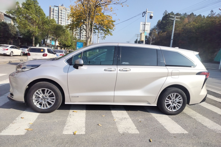 丰田 赛那SIENNA 2021款 2.5L混动 舒适版车身外观4