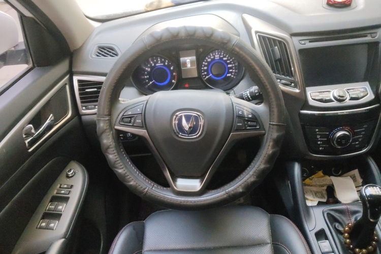 长安CS75 2016款 2.0L 手动豪华型 国V中控内饰13