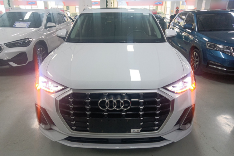奥迪Q3 2021款 35 TFSI 时尚动感型车身外观2