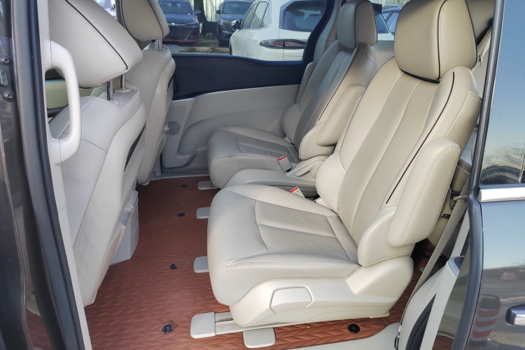 别克GL8 2021款 陆上公务舱 652T 尊贵型中控内饰7004