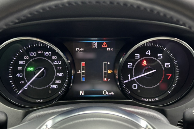 捷豹XE 2015款 2.0T 240PS R-Sport局部细节14