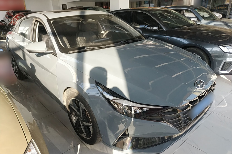 现代 伊兰特 2021款 1.5L CVT LUX尊贵版车身外观3