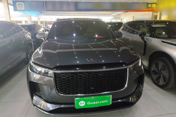 理想汽车 理想ONE 2021款 增程6座版车身外观2