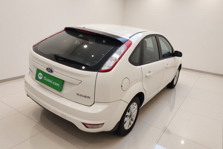 福特 福克斯 2013款 两厢经典 1.8L 自动基本型车身外观7