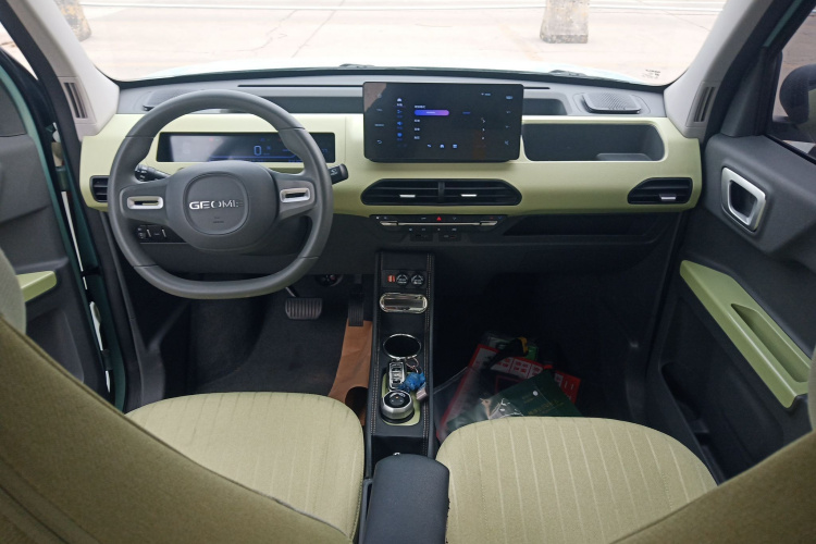 吉利银河 2024款 熊猫mini 200km 耐力熊中控内饰12