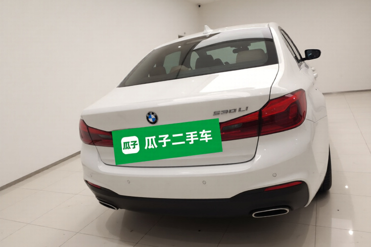 宝马5系 2018款 改款 530Li 领先型 M运动套装车身外观6