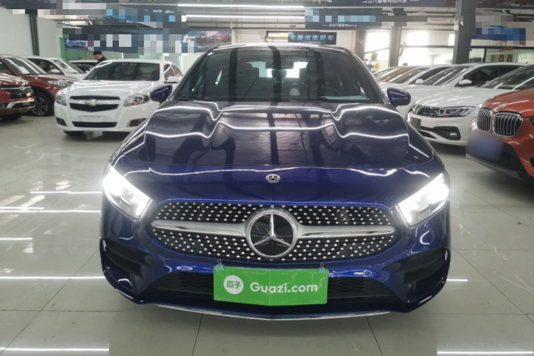 奔驰A级 2020款 改款 A 200 L 运动轿车动感型车身外观2