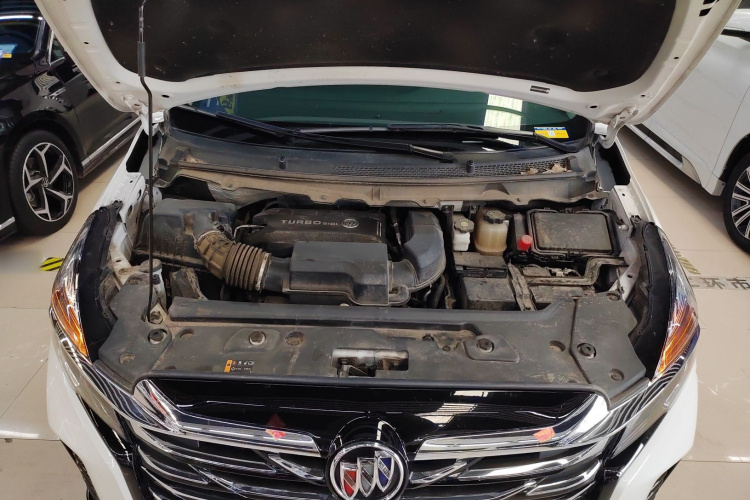 别克GL8 2023款 陆上公务舱 智享型机舱底盘24