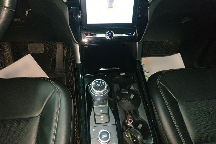 福特 探险者 2020款 EcoBoost 285 四驱风尚版 6座中控内饰18