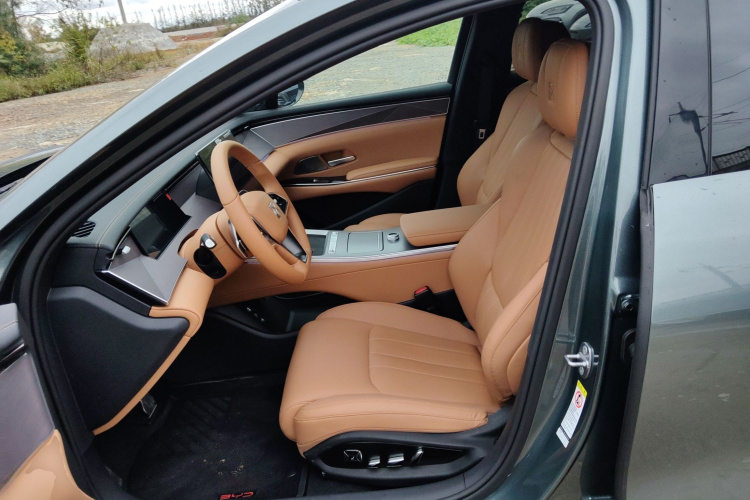 比亚迪 汉L 2025款 DM-p 四驱激光雷达旗舰型中控内饰19