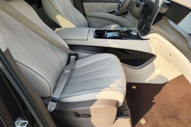 腾势D9 2022款 DM-i 970 四驱旗舰型局部细节41