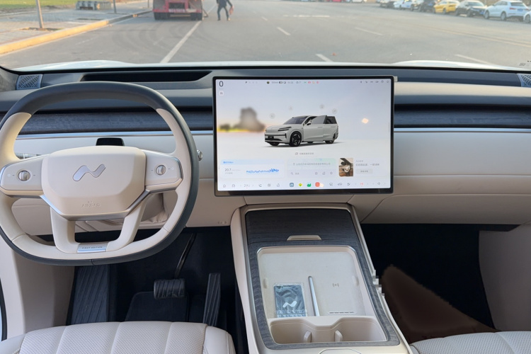 乐道L90 2025款 Max 六座版中控内饰7003