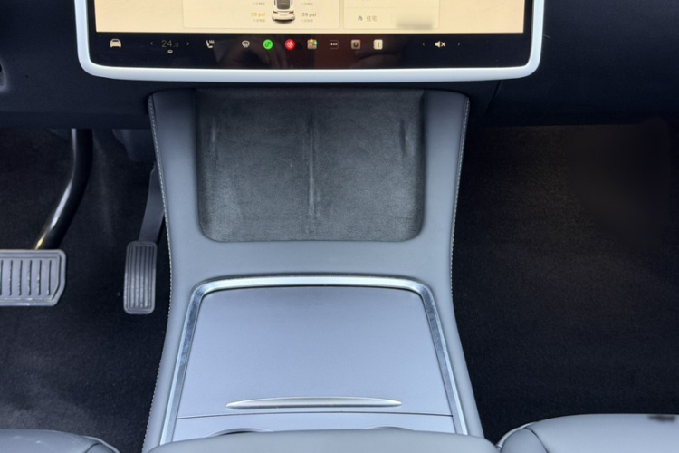 特斯拉 Model Y 2022款 后轮驱动版中控内饰7001